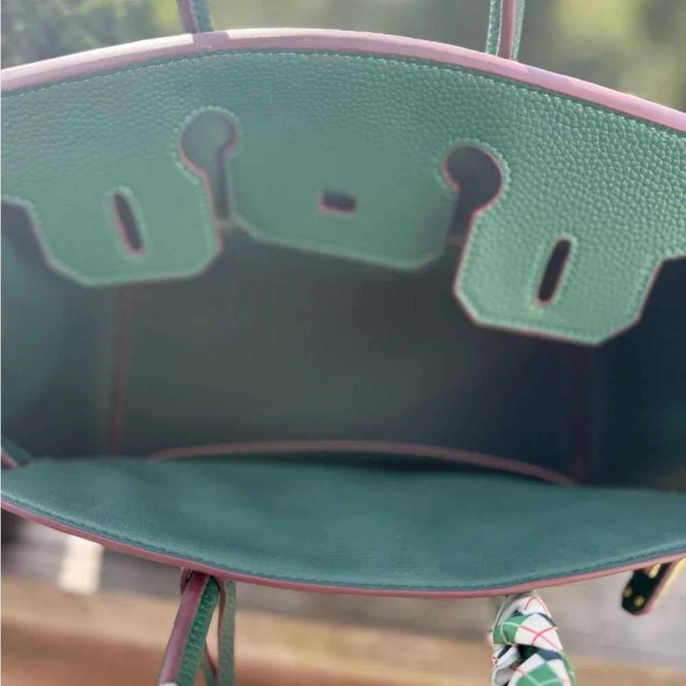 Green Handbag with Gold Accents - Picture 5 of 5